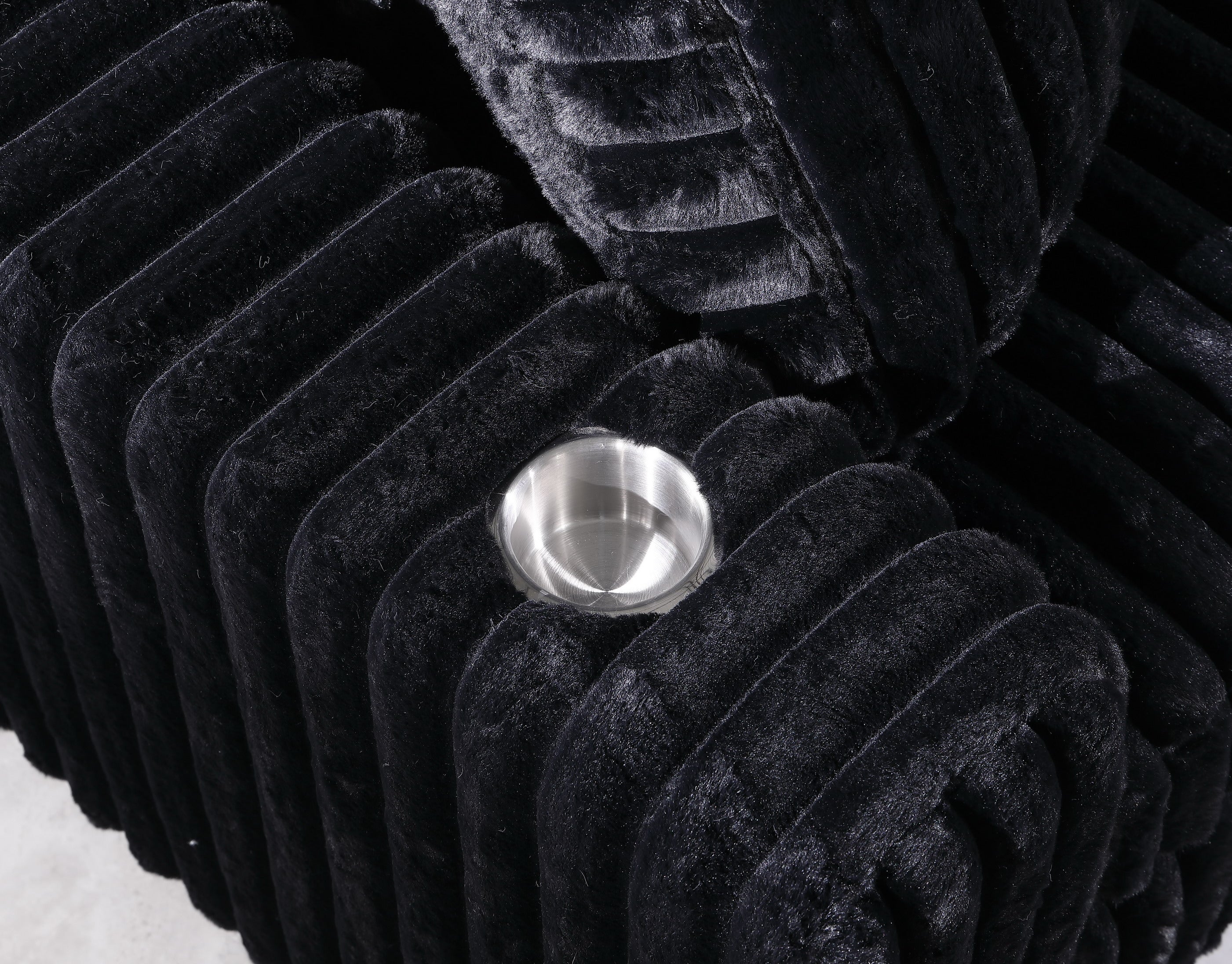 S329 Snuggle Station Black NE